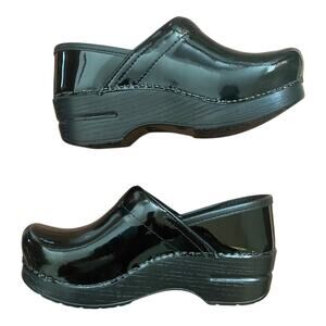Dansko Clog Nurse Shoes Womens Size EUR 35 US 5 Patent Black Slip On Comfort